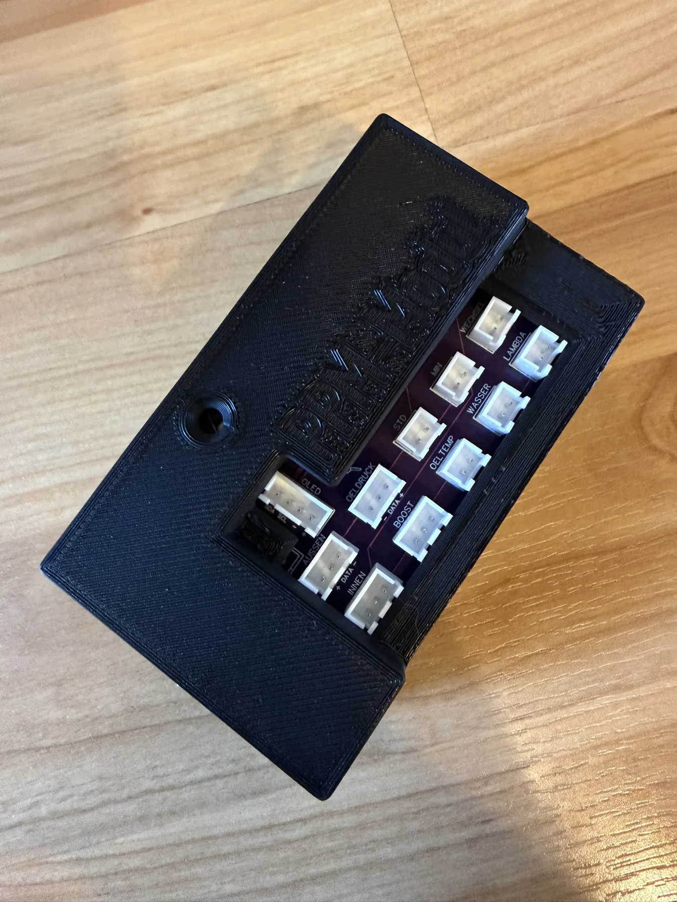 Anschlüsse des Performance Monitor Gehäuses